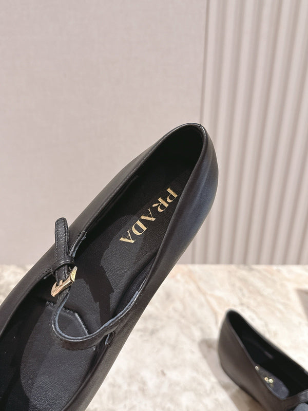 Ballerine PRA 25s con piccola fibbia in pelle di vacchetta nera 449714