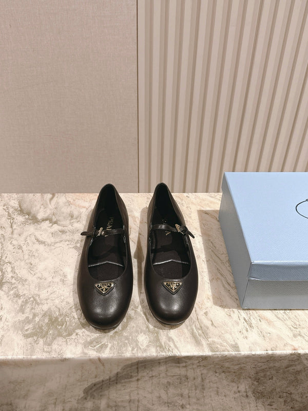 Ballerine PRA 25s con piccola fibbia in pelle di vacchetta nera 449714