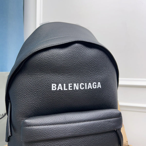 EVERYDAY BACKPACK 39 IN BLACK GRAINED CALFSKIN