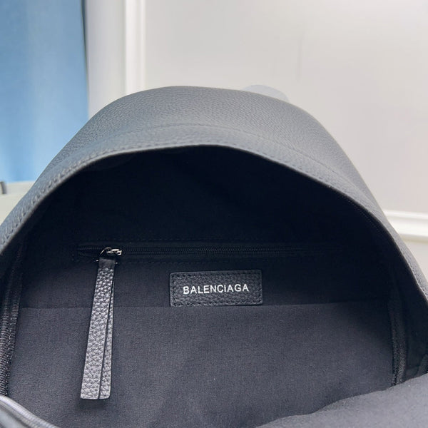 EVERYDAY BACKPACK 39 IN BLACK GRAINED CALFSKIN