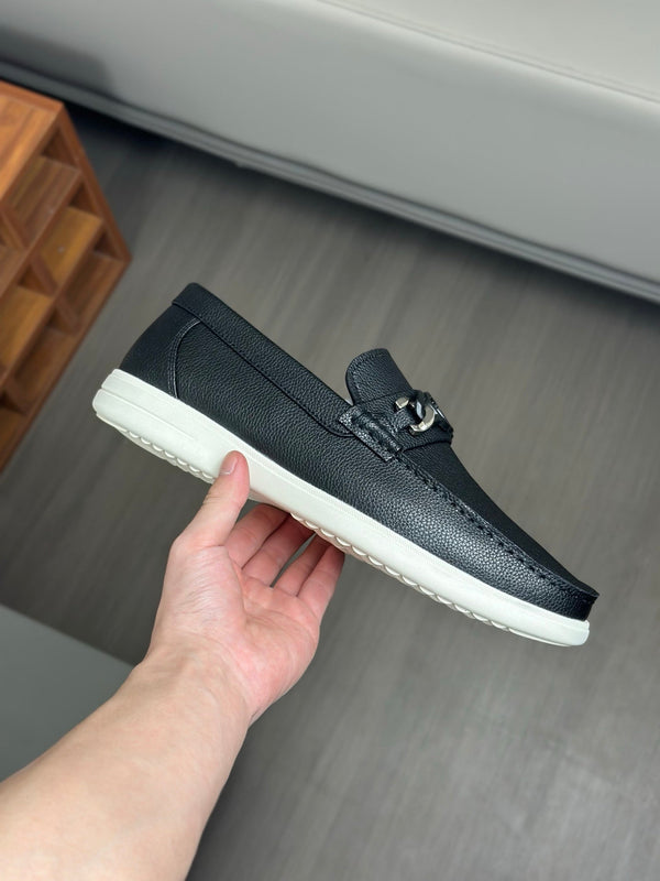 Mocassino da uomo GG in pelle di vacchetta nera 573501