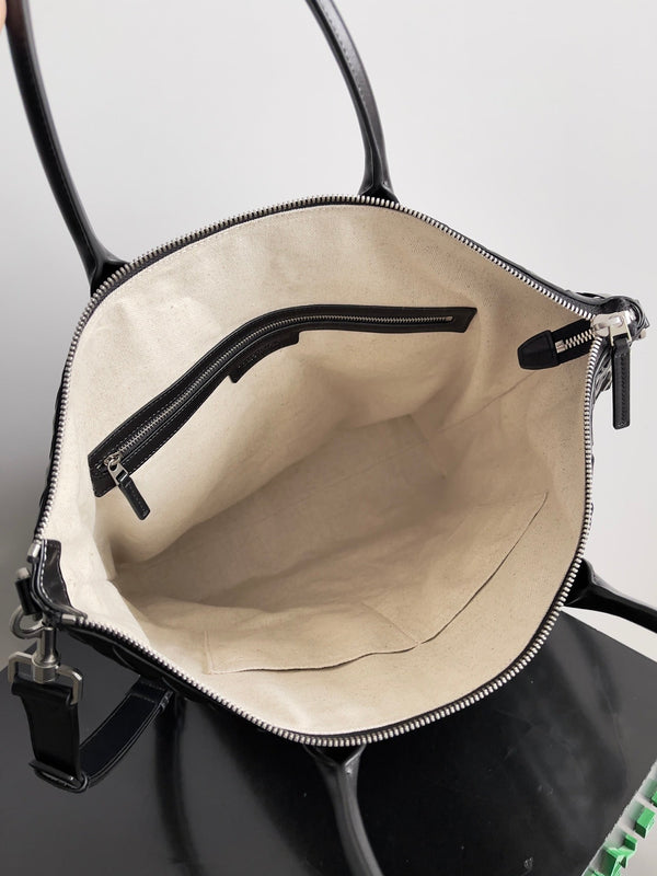 BV 25 Zipped North-South Tote 33.5cm Black Intrecciato Leather