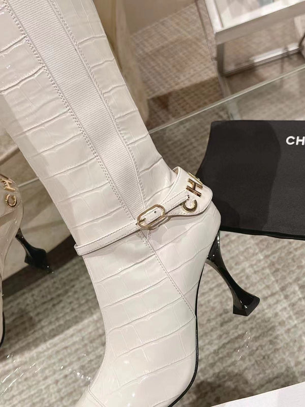CC 26S Chain Buckle Croc Jumping Boots 9cm White Patent Leather 117687
