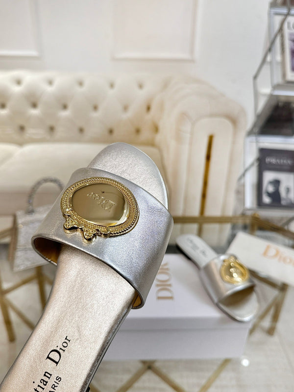 CD 26s Sandals Sliver Leather 667114