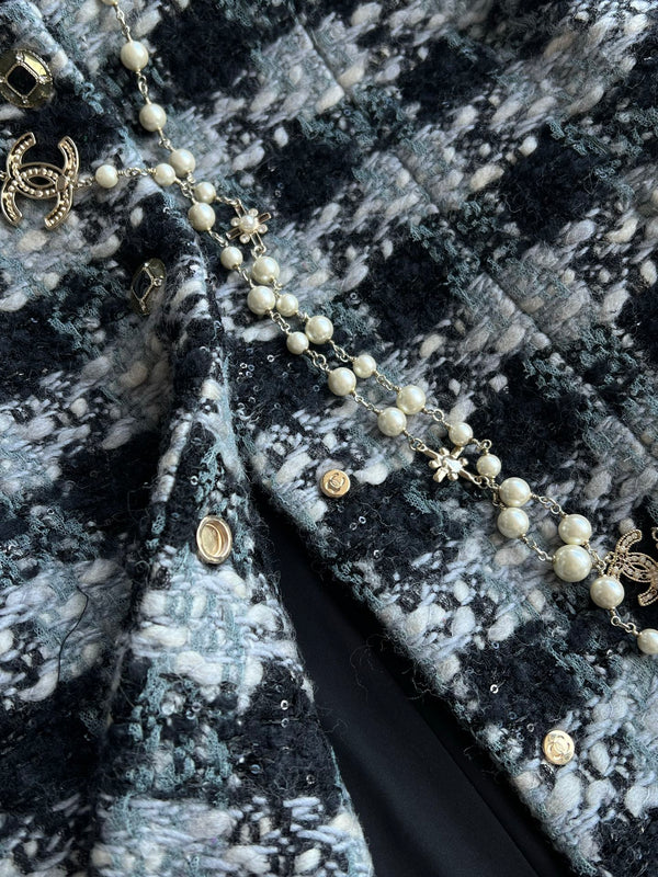 Chanel 2025 Veste en tweed à carreaux noir Laine Polyester 325363