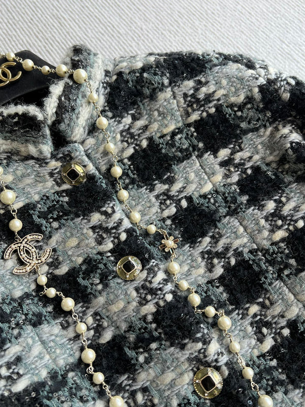 Chanel 2025 Veste en tweed à carreaux noir Laine Polyester 325363