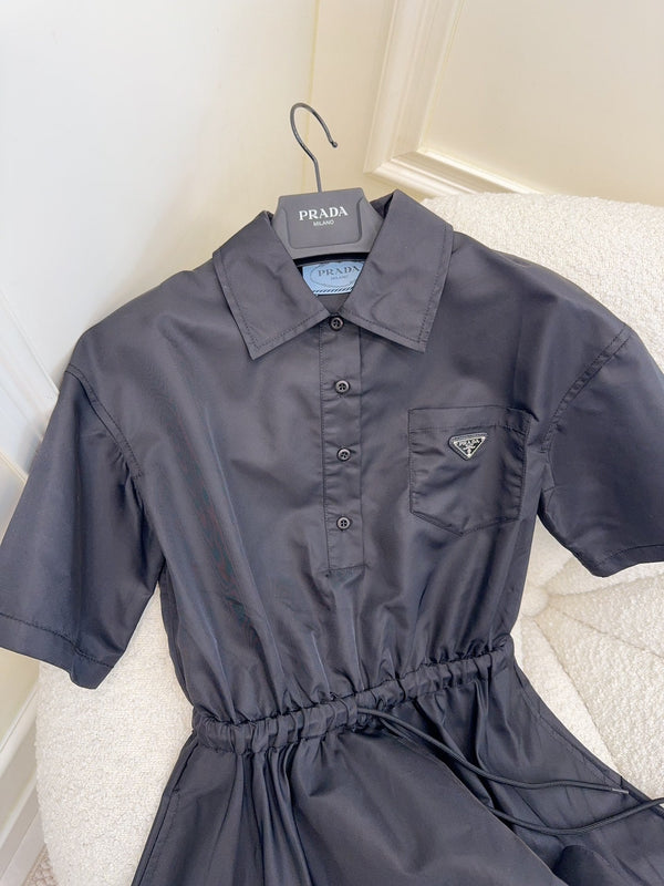 Abito a maniche corte Prada 25 in re-nylon nero