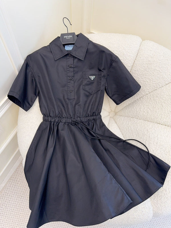Abito a maniche corte Prada 25 in re-nylon nero