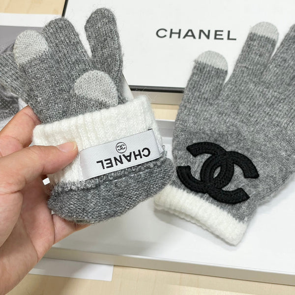 GLOVES IN DOVE GRAY WOOL WITH BLACK LOGO 425404
