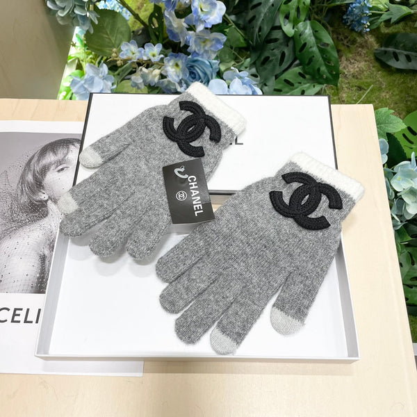 GLOVES IN DOVE GRAY WOOL WITH BLACK LOGO 425404