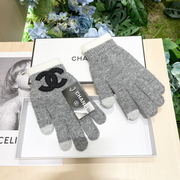 GLOVES IN DOVE GRAY WOOL WITH BLACK LOGO 425404