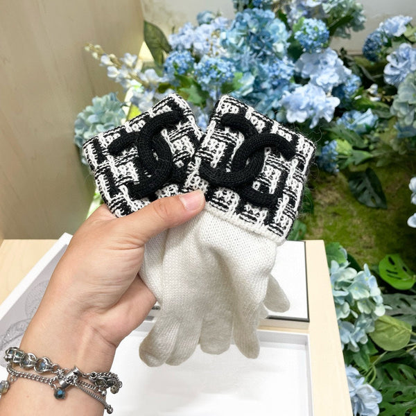 GLOVES IN WHITE MIX BLACK WOOL KNIT 462430