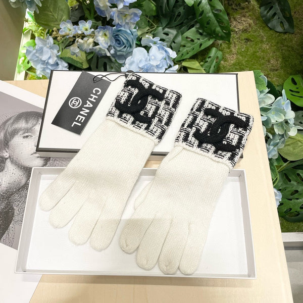 GLOVES IN WHITE MIX BLACK WOOL KNIT 462430