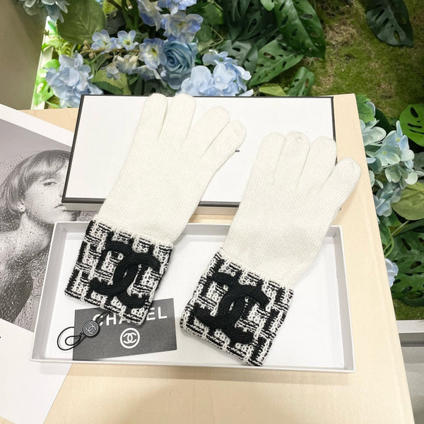 GLOVES IN WHITE MIX BLACK WOOL KNIT 462430