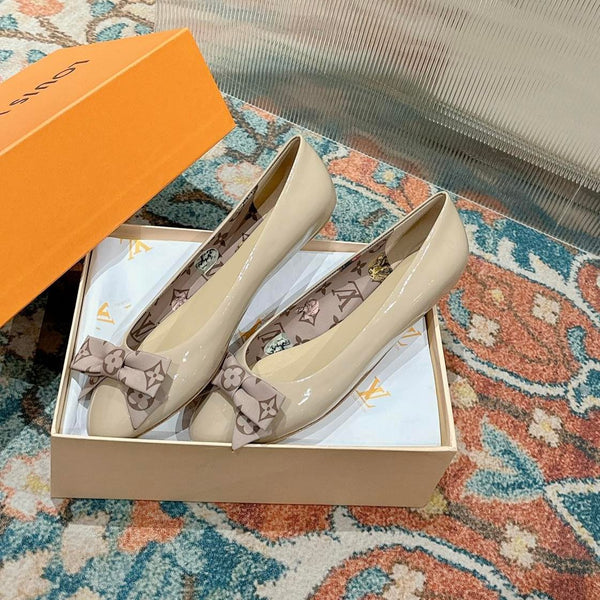 Ballerina piatta LV Popi in pelle di vacchetta beige