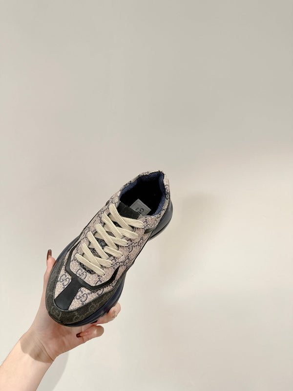 GG RHYTON TRAINER IN PELLE DI VITELLO GRIGIO CHIARO E CARBONE