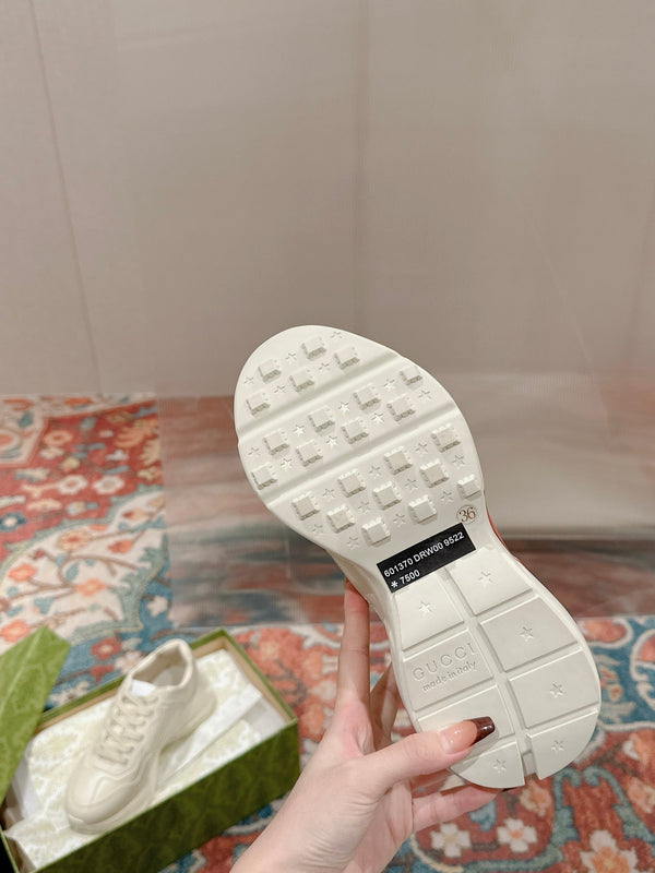 GG RHYTON TRAINER IN PELLE DI VITELLO BIANCA CON MOTIVO MELA