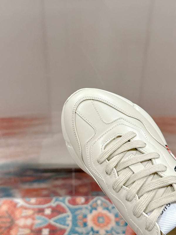 GG RHYTON TRAINER IN PELLE DI VITELLO BIANCA CON MOTIVO MELA