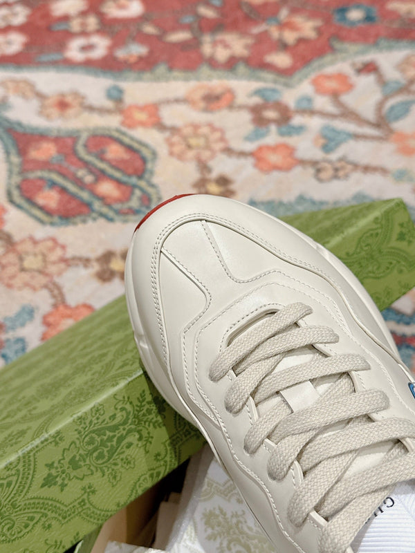 GG RHYTON TRAINER IN PELLE DI VITELLO BIANCA CON MOTIVO DOREMON