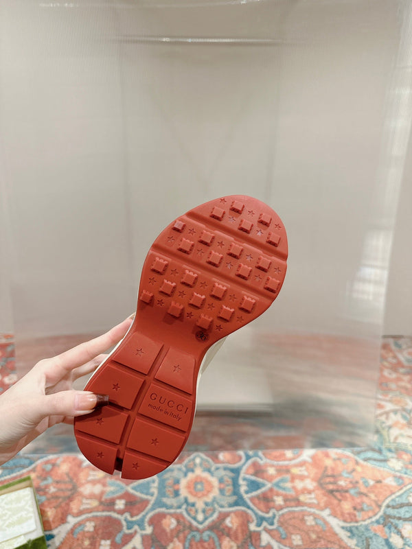 GG RHYTON TRAINER IN PELLE DI VITELLO BIANCA CON MOTIVO DOREMON