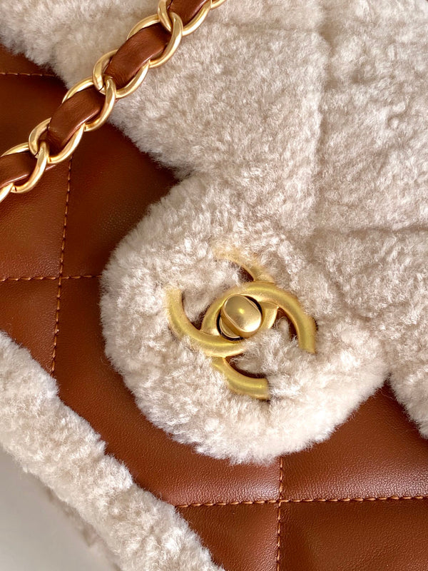 Flap Bag Small 23cm White Brown Sherling Lambskin Gold Hardware
