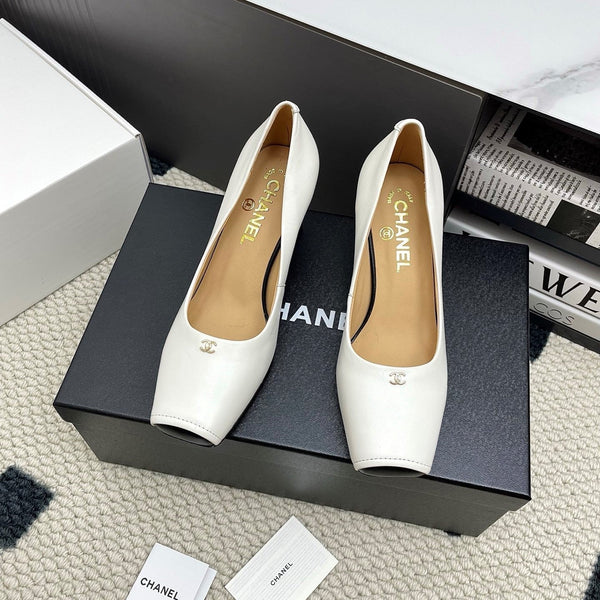 CC Square-Toe Pumps 65mm White Sheepskin 427016
