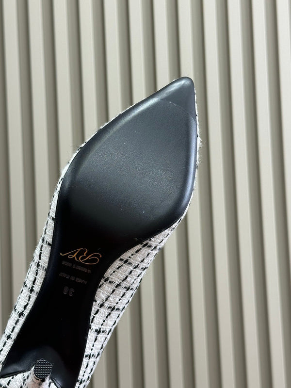 Flower Strass Buckle Pump 85 White Black Fabric