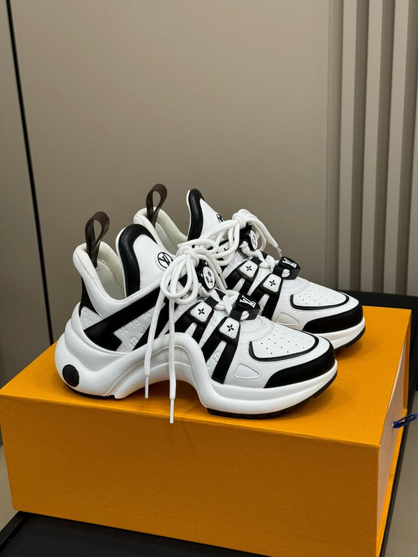 Sneaker LV Archlight in pelle di vitello bianca e nera