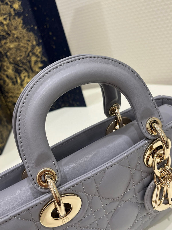 BORSA PICCOLA D-JOY 22 IN PELLE DI AGNELLO GRIGIA