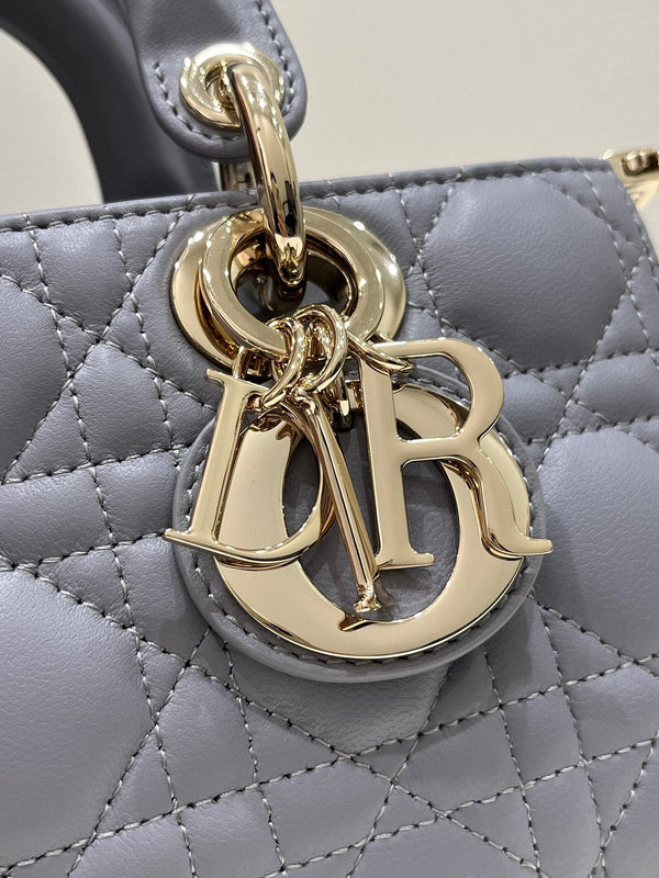 BORSA PICCOLA D-JOY 22 IN PELLE DI AGNELLO GRIGIA