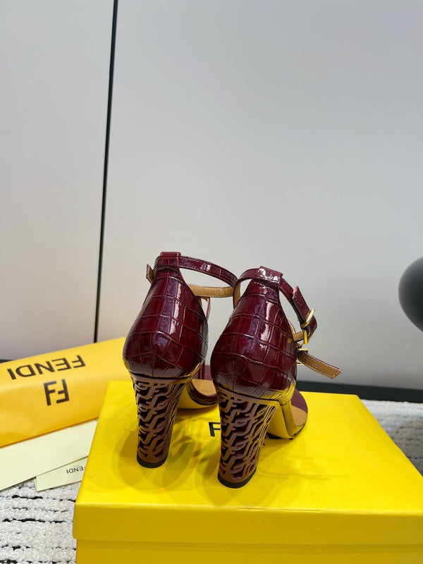 FENDI HIGH-HEELED 10 CM IN SANGRIA RED GLOSSY LAMBSKIN WITH GOLD HARDWARE