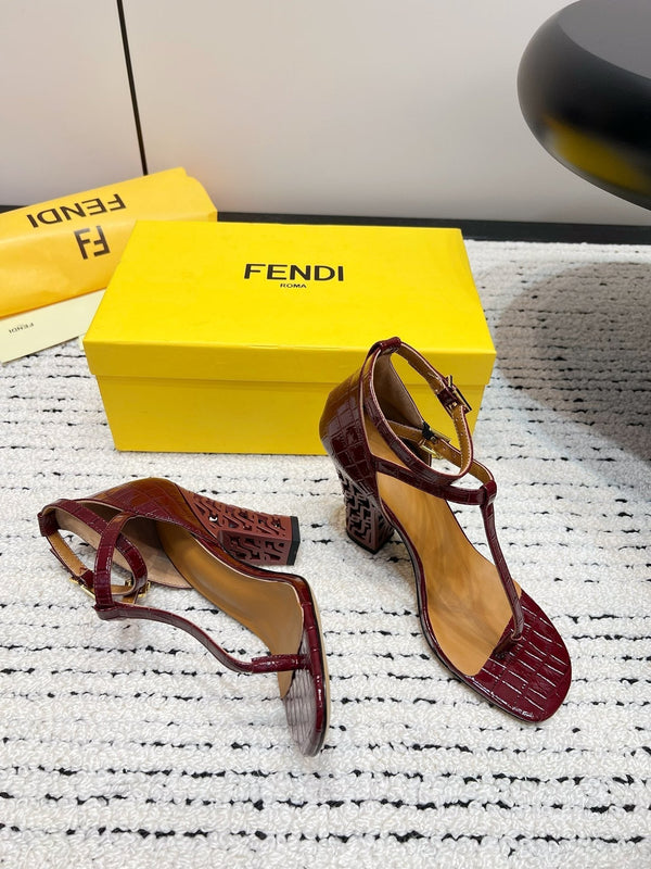 FENDI HIGH-HEELED 10 CM IN SANGRIA RED GLOSSY LAMBSKIN WITH GOLD HARDWARE
