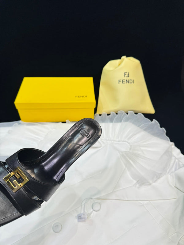 FENDI MEDIUM-HEELED 55 MM MULE IN BLACK LAMBSKIN WITH GOLD HARDWARE