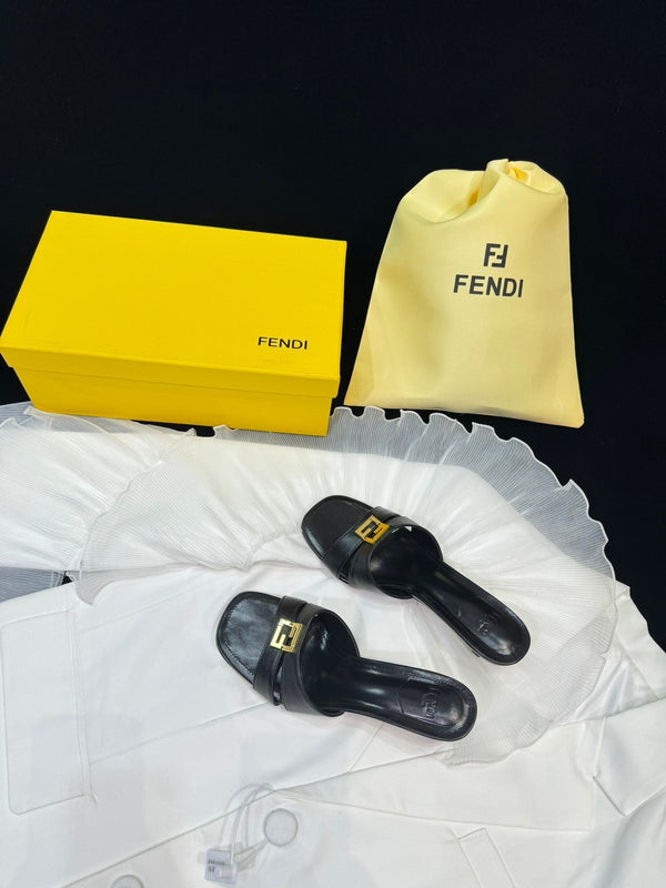 FENDI MEDIUM-HEELED 55 MM MULE IN BLACK LAMBSKIN WITH GOLD HARDWARE