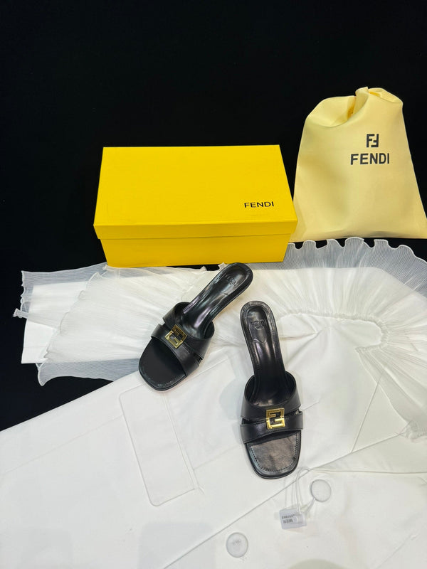 FENDI MEDIUM-HEELED 55 MM MULE IN BLACK LAMBSKIN WITH GOLD HARDWARE