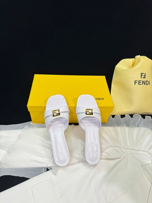FENDI MEDIUM-HEELED 55 MM MULE IN WHITE LAMBSKIN WITH GOLD HARDWARE
