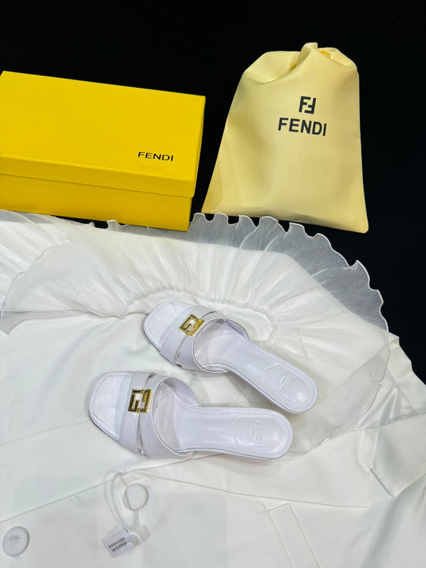 FENDI MEDIUM-HEELED 55 MM MULE IN WHITE LAMBSKIN WITH GOLD HARDWARE