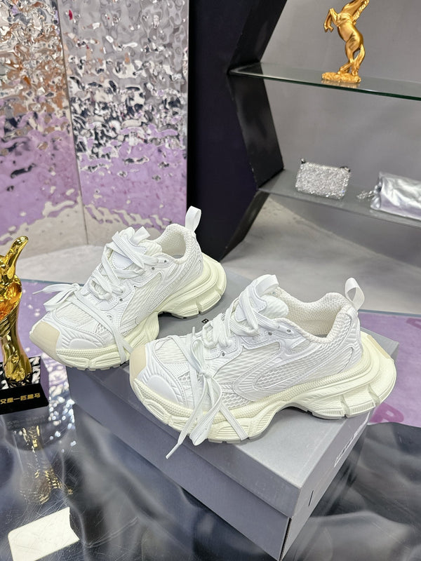 3XL SNEAKER IN WHITE MESH AND POLYURETHANE