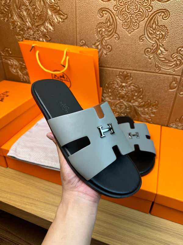 SANDALO HM IZMIR CON FIBBIA A H IN PELLE DI VITELLO PIETRA