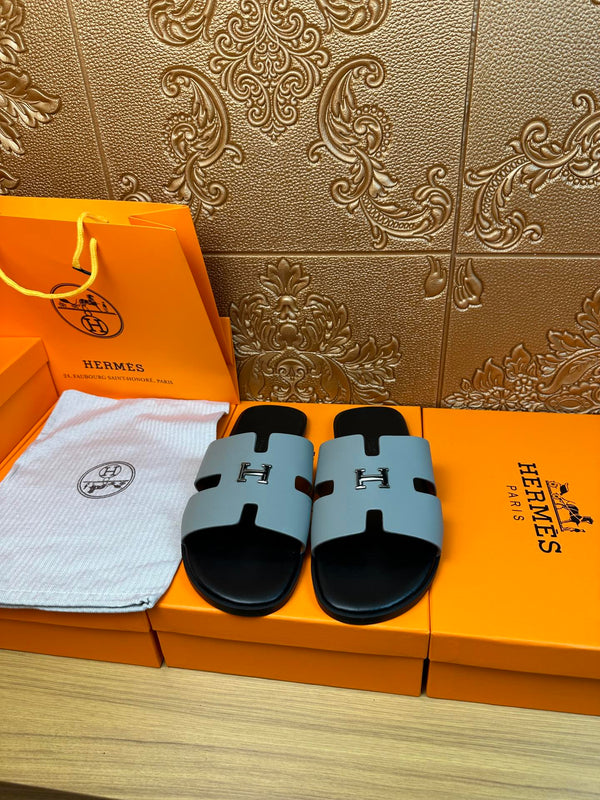 SANDALO HM IZMIR CON FIBBIA A H IN PELLE DI VITELLO PIETRA