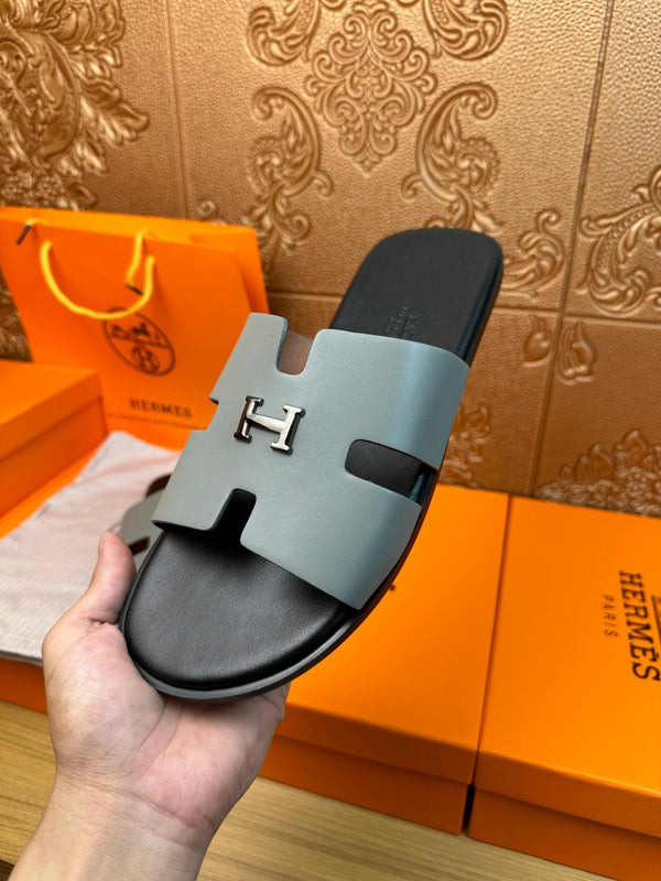 SANDALO HM IZMIR CON FIBBIA A H IN PELLE DI VITELLO PIETRA