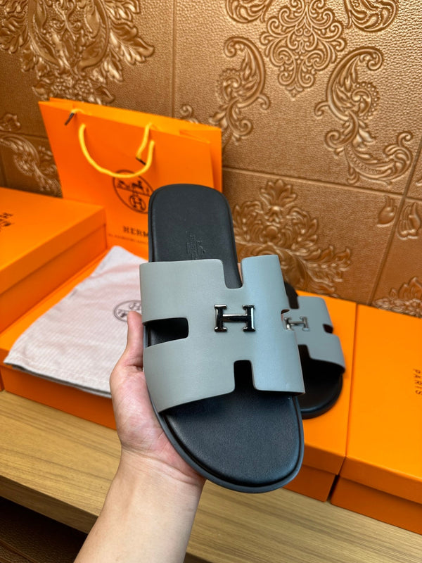 SANDALO HM IZMIR CON FIBBIA A H IN PELLE DI VITELLO PIETRA