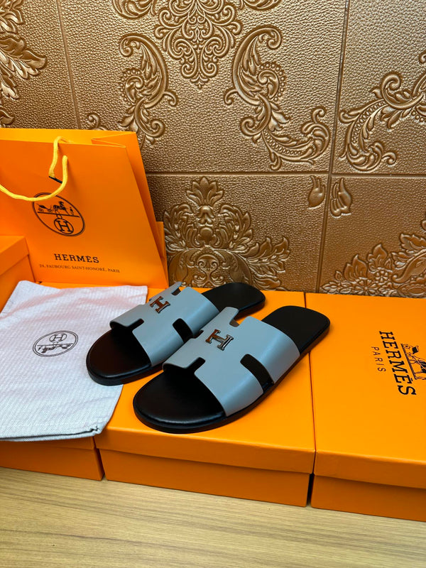 SANDALO HM IZMIR CON FIBBIA A H IN PELLE DI VITELLO PIETRA