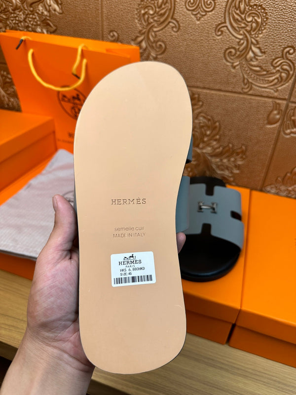 SANDALO HM IZMIR CON FIBBIA A H IN PELLE DI VITELLO PIETRA