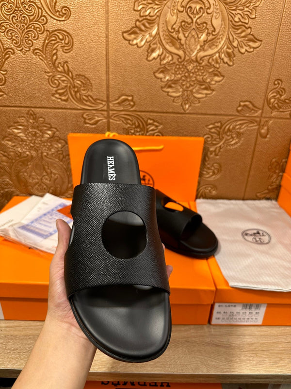 HM CIRCLE CUT SANDAL BLACK CALFSKIN