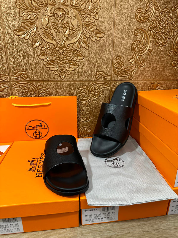 HM CIRCLE CUT SANDAL BLACK CALFSKIN