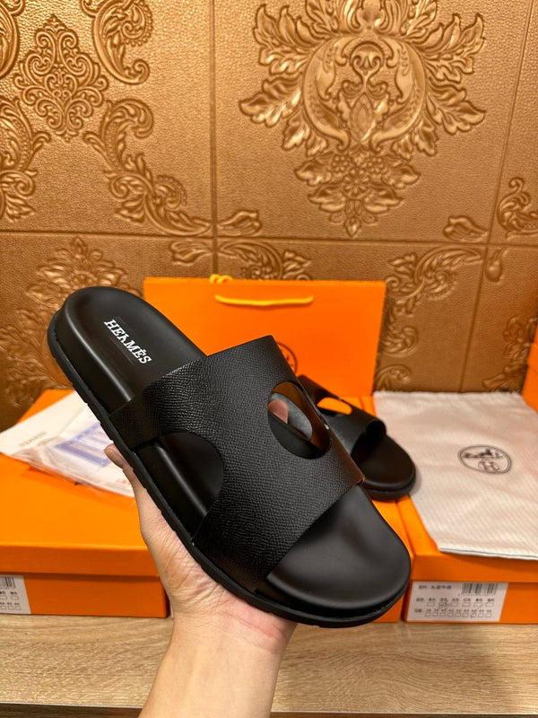 HM CIRCLE CUT SANDAL BLACK CALFSKIN