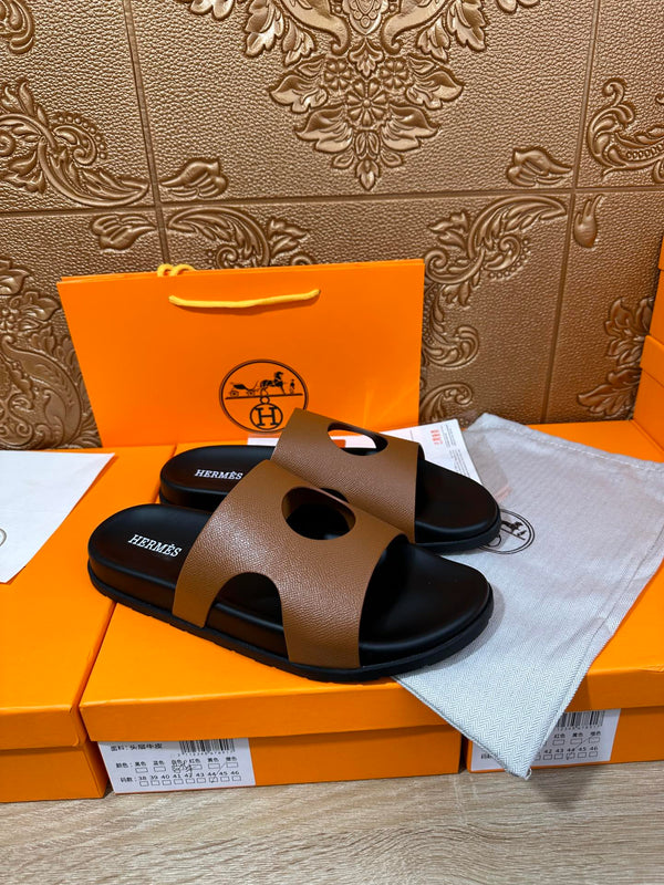 HM CIRCLE CUT SANDAL CARAMEL CALFSKIN