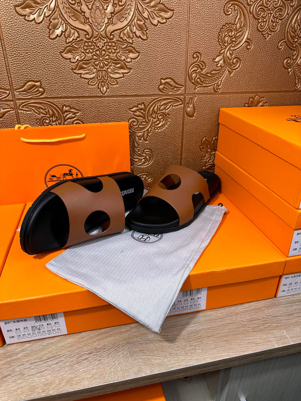 HM CIRCLE CUT SANDAL CARAMEL CALFSKIN