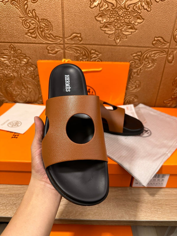 HM CIRCLE CUT SANDAL CARAMEL CALFSKIN
